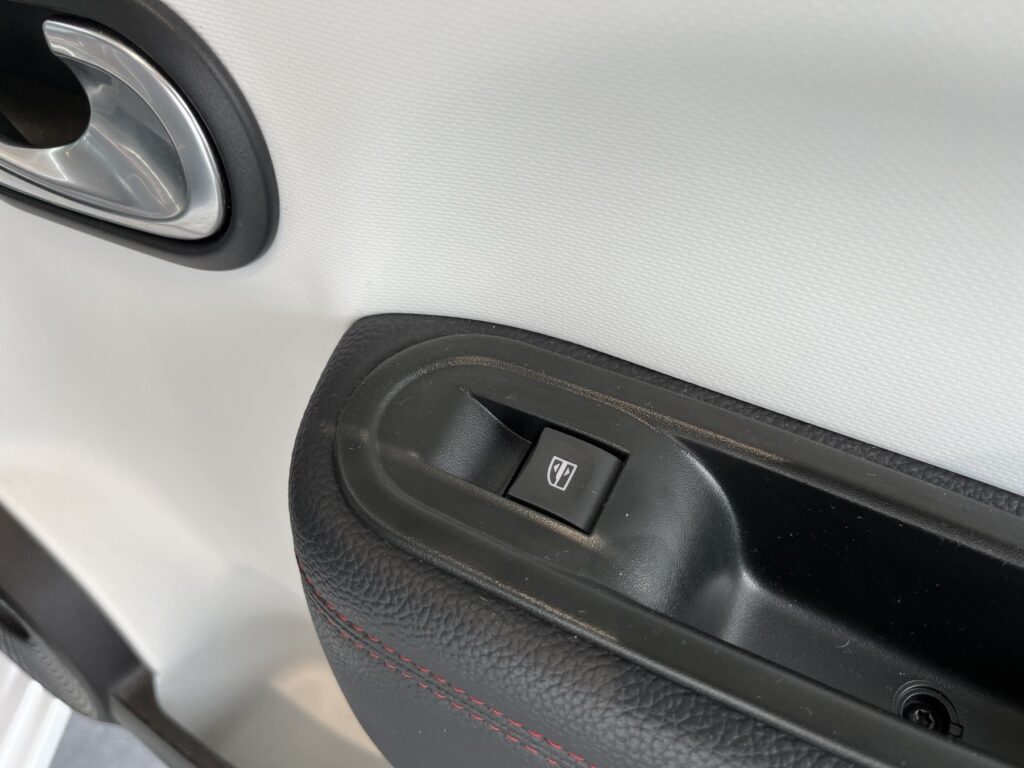 Renault Twingo Exposé-Bild 6
