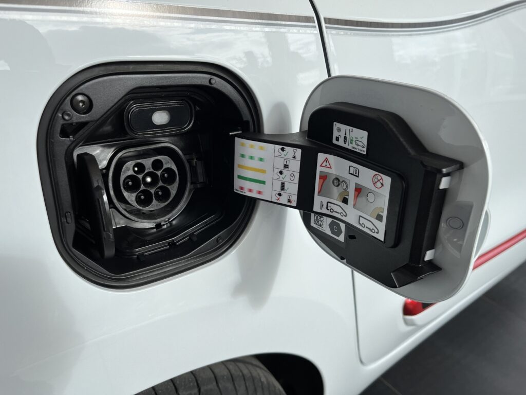 Renault Twingo Exposé-Bild 8