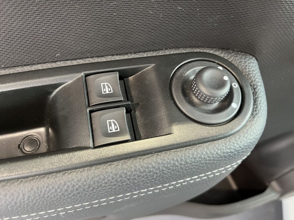 Renault Twingo Exposé-Bild 15
