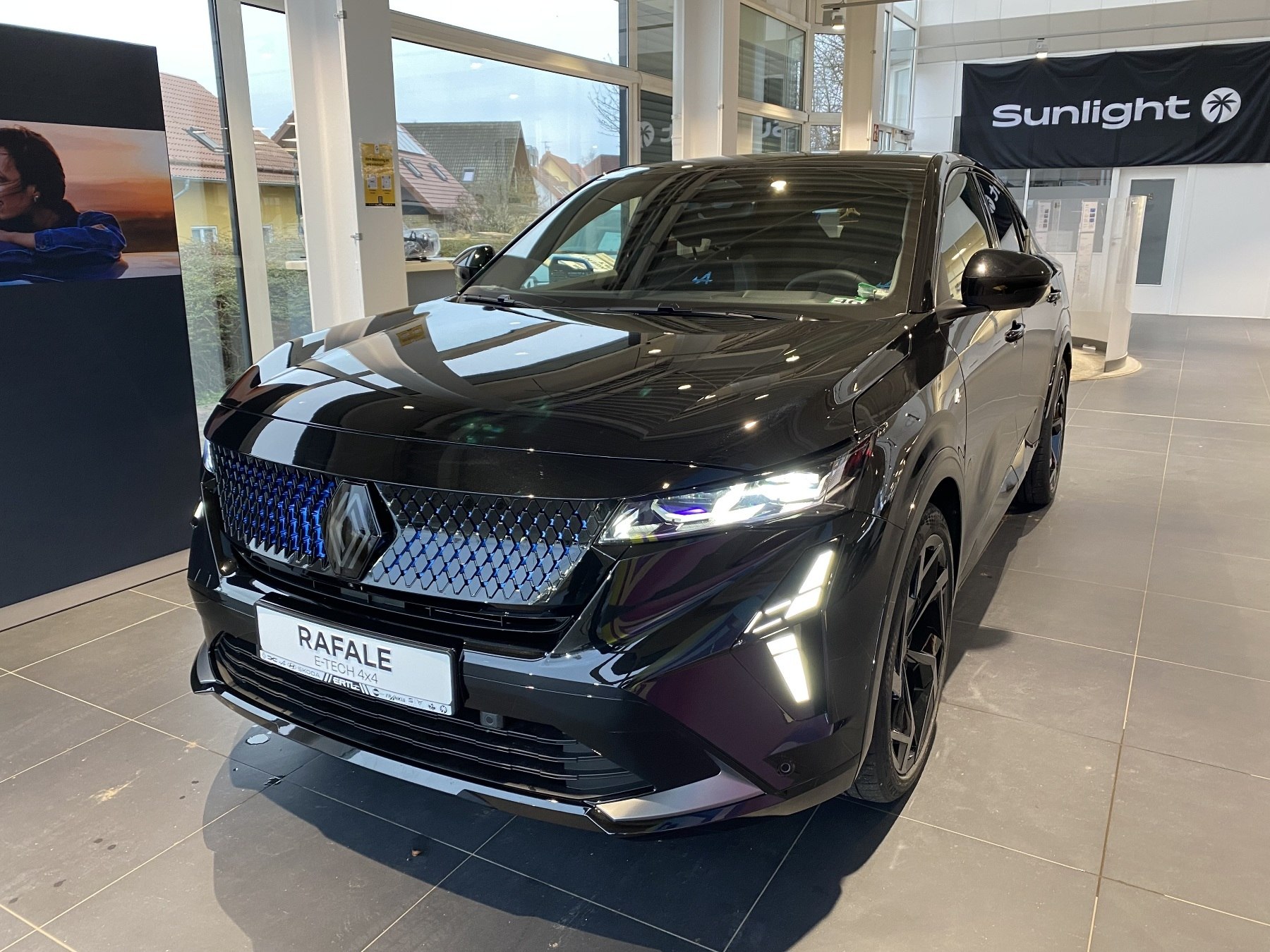 Renault Rafale (ww_42327)