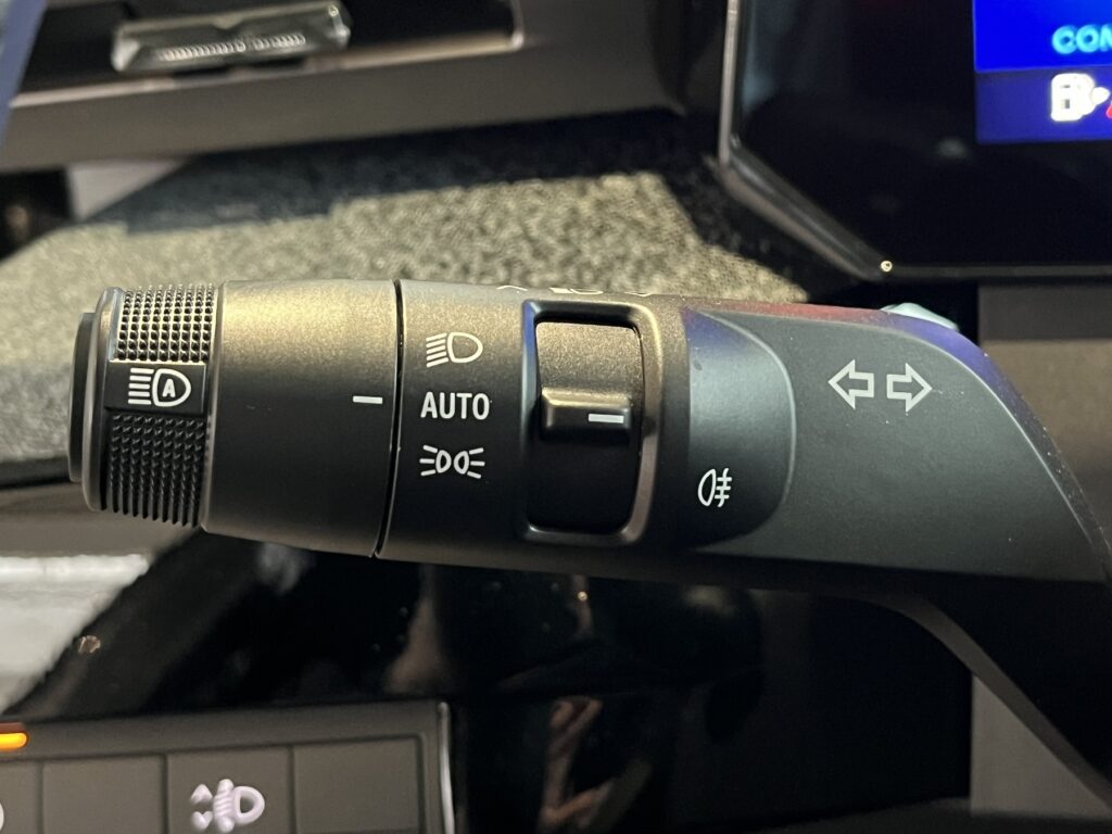 Renault Clio Exposé-Bild 26