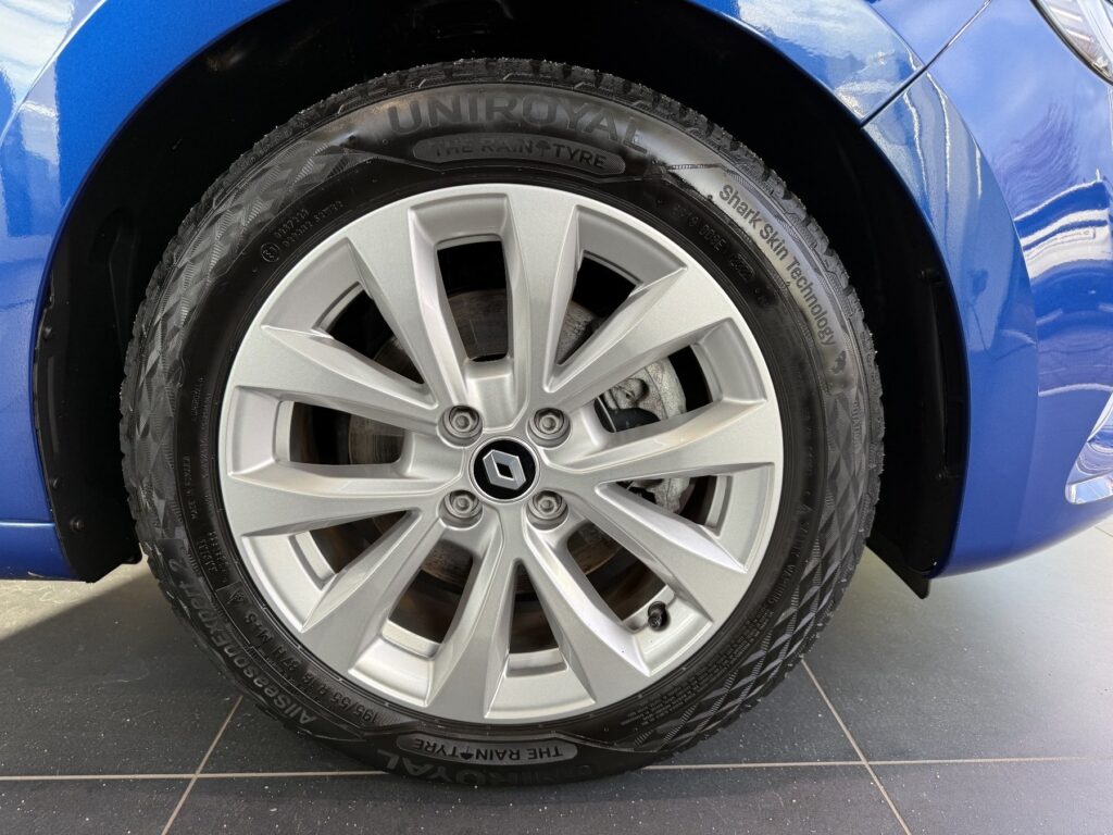 Renault Clio Exposé-Bild 39