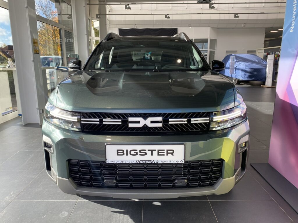 Dacia Bigster Exposé-Bild 2