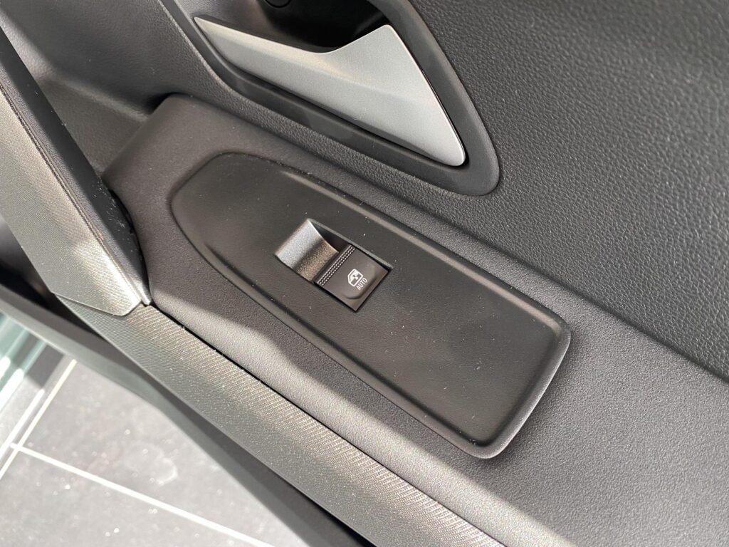 Dacia Bigster Exposé-Bild 7