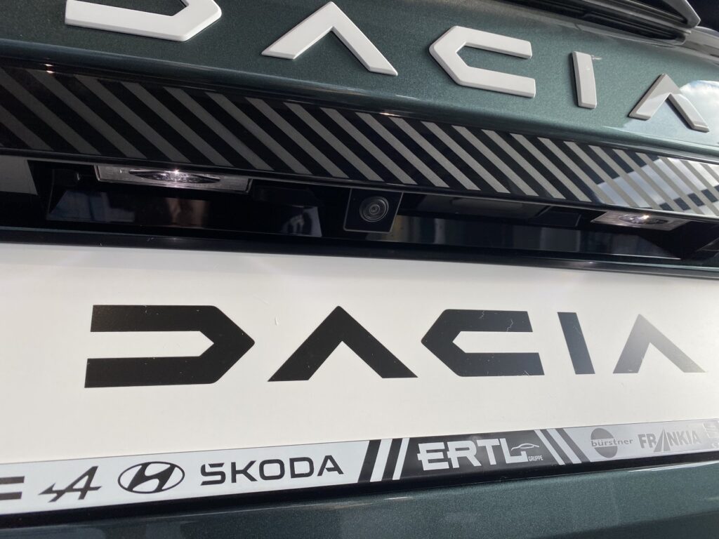 Dacia Bigster Exposé-Bild 16