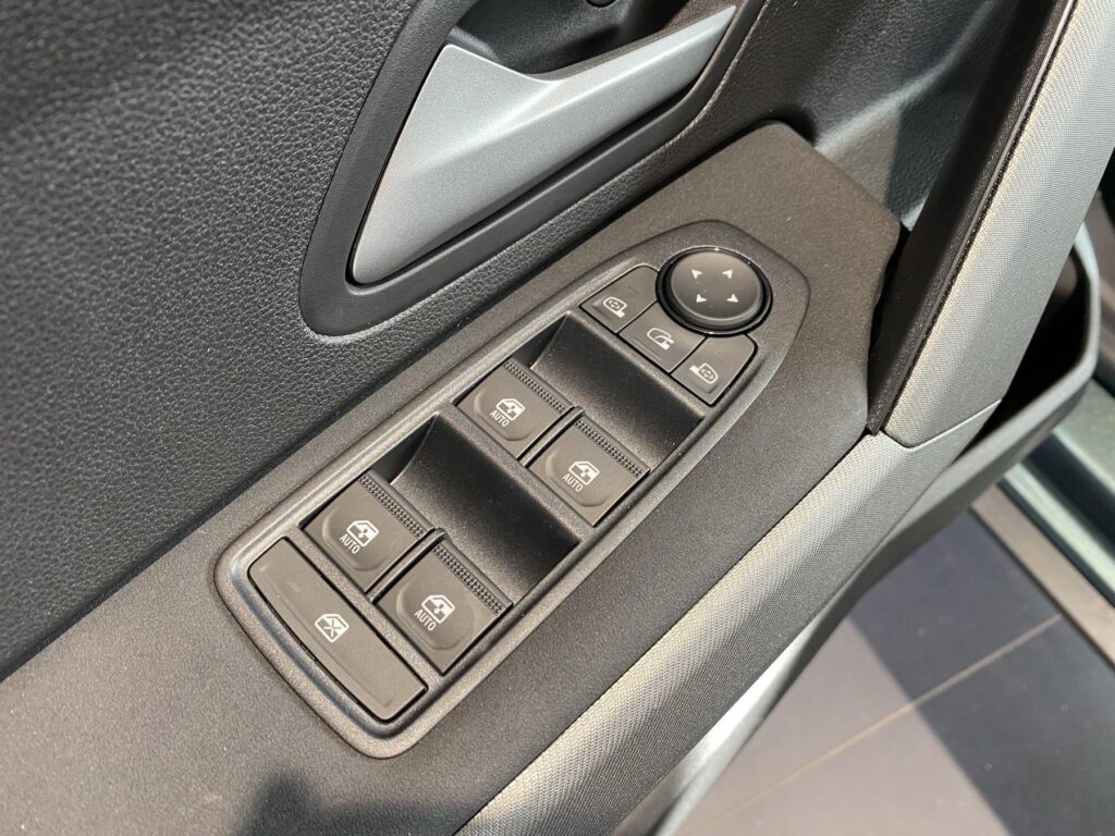 Dacia Bigster Exposé-Bild 24