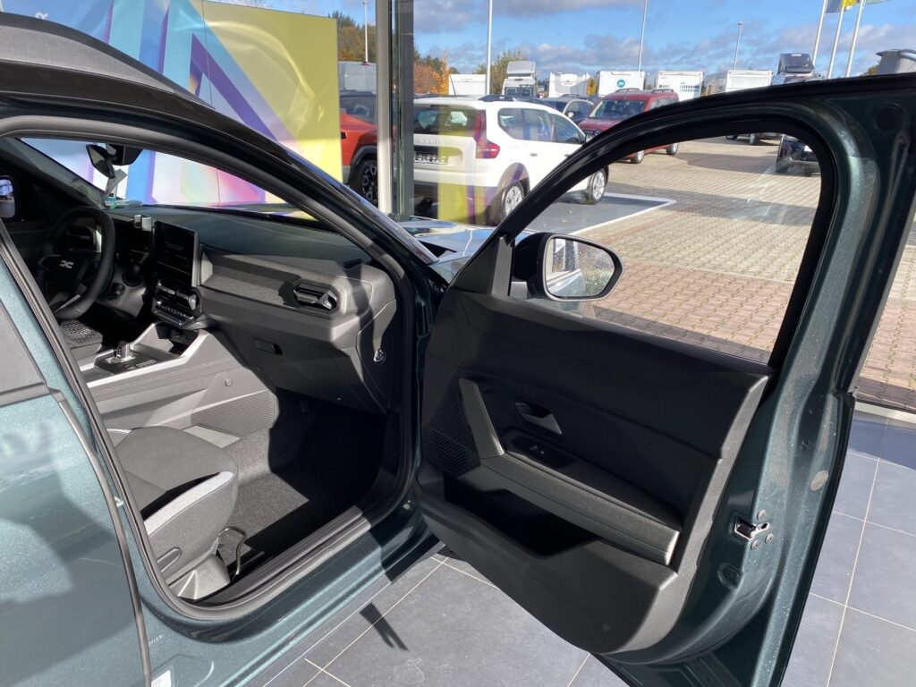 Dacia Bigster Exposé-Bild 5