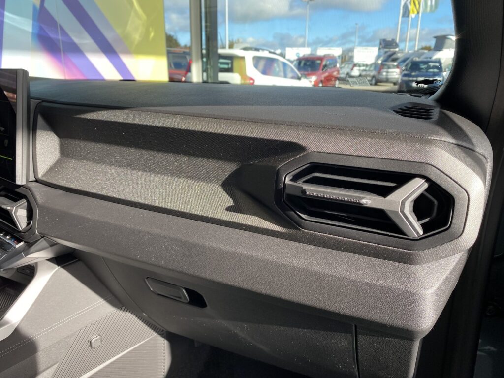 Dacia Bigster Exposé-Bild 8