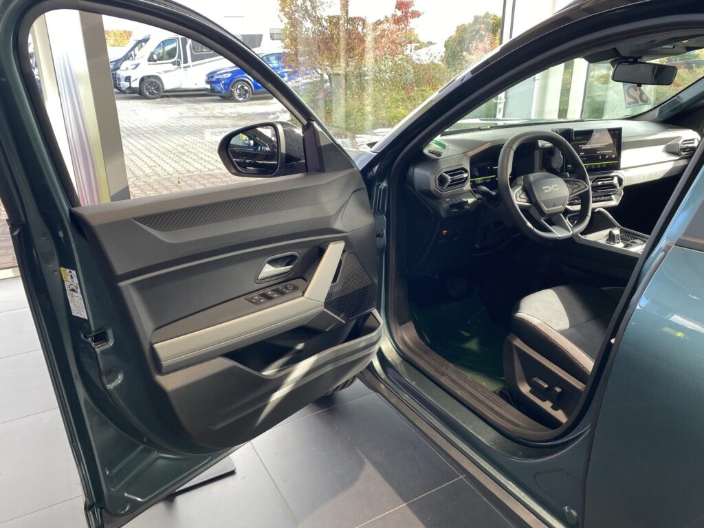 Dacia Bigster Exposé-Bild 23