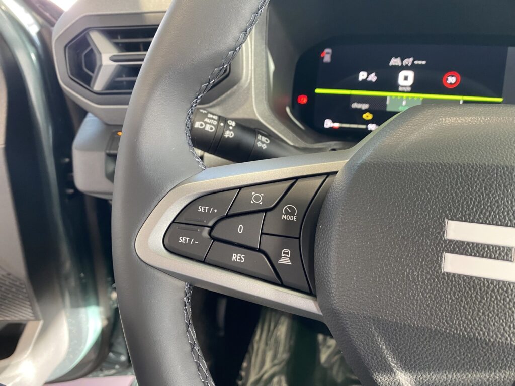 Dacia Bigster Exposé-Bild 30