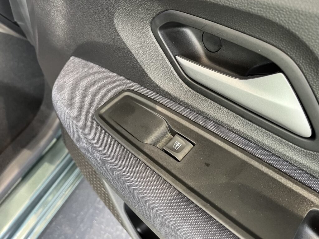 Dacia Sandero Exposé-Bild 6