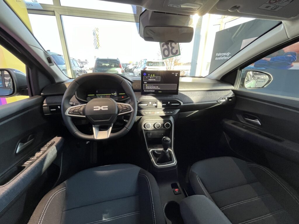Dacia Sandero Exposé-Bild 37