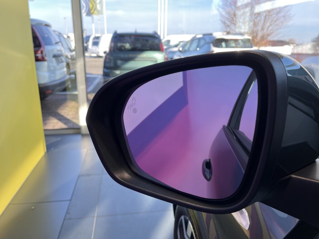 Dacia Sandero Exposé-Bild 38