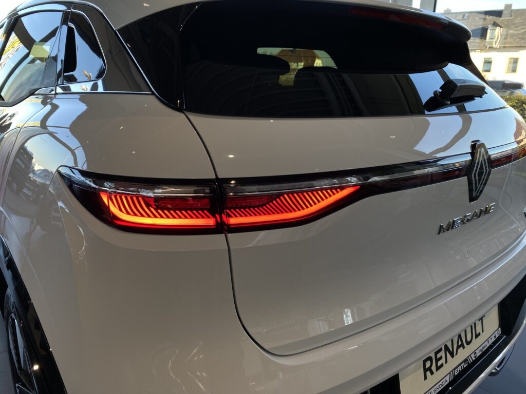 Renault Megane E-TECH Exposé-Bild 22