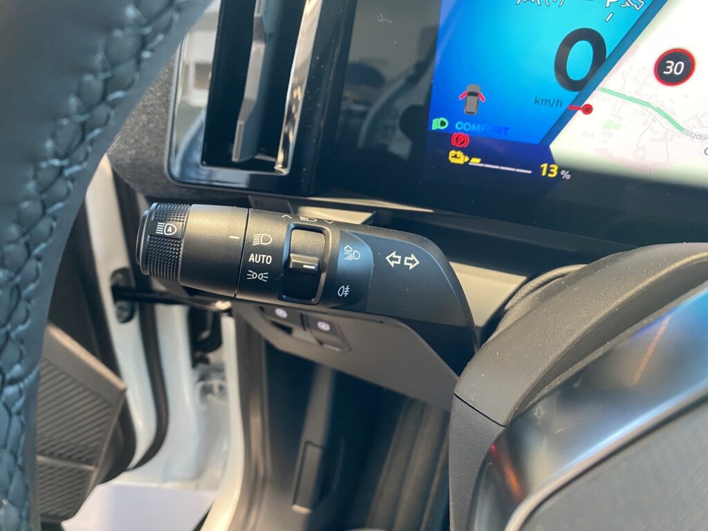 Renault Megane E-TECH Exposé-Bild 30