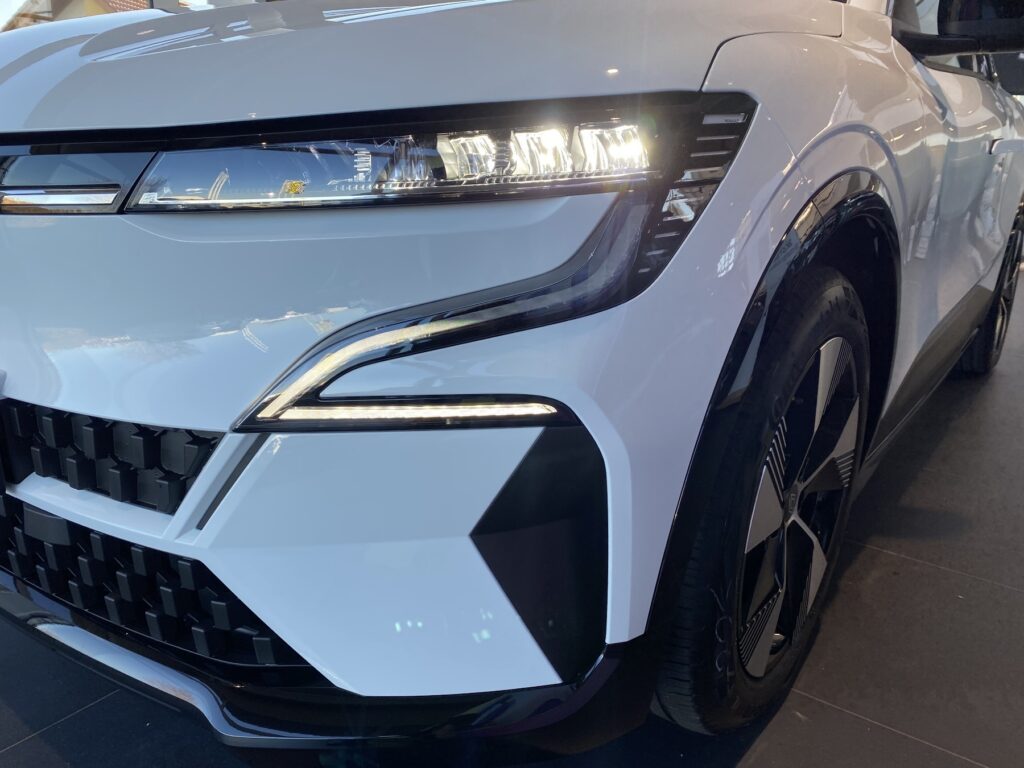 Renault Megane E-TECH Exposé-Bild 38