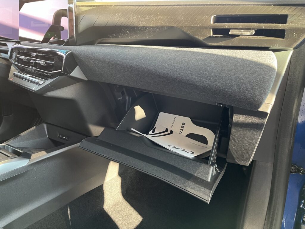 Renault Clio Exposé-Bild 11