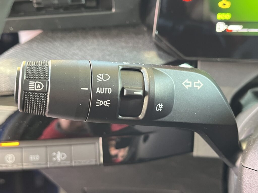 Renault Clio Exposé-Bild 26