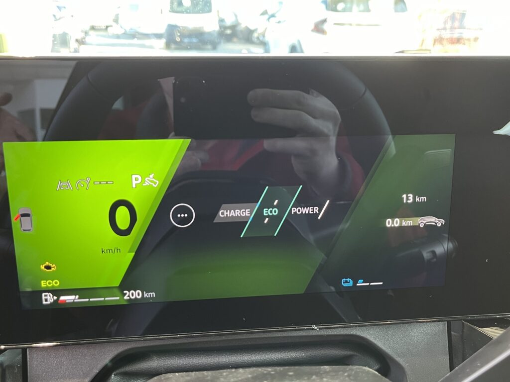 Renault Clio Exposé-Bild 30