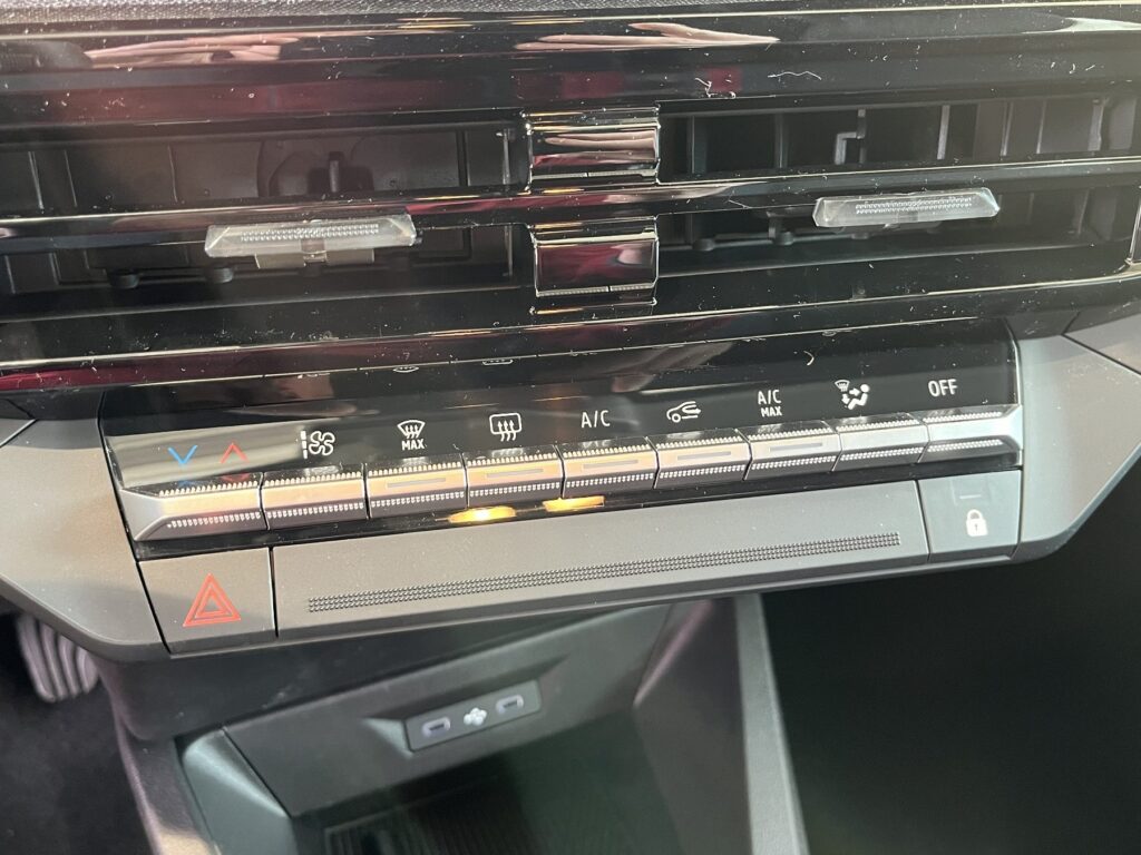 Renault Clio Exposé-Bild 32