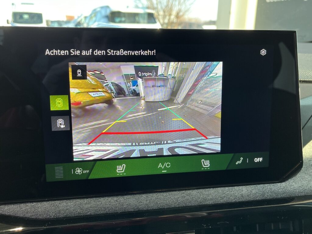 Renault Clio Exposé-Bild 33