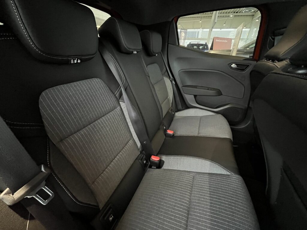 Renault Clio Exposé-Bild 9