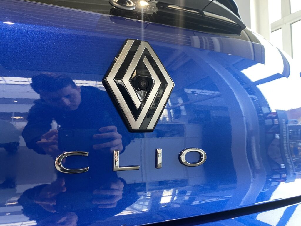 Renault Clio Exposé-Bild 15