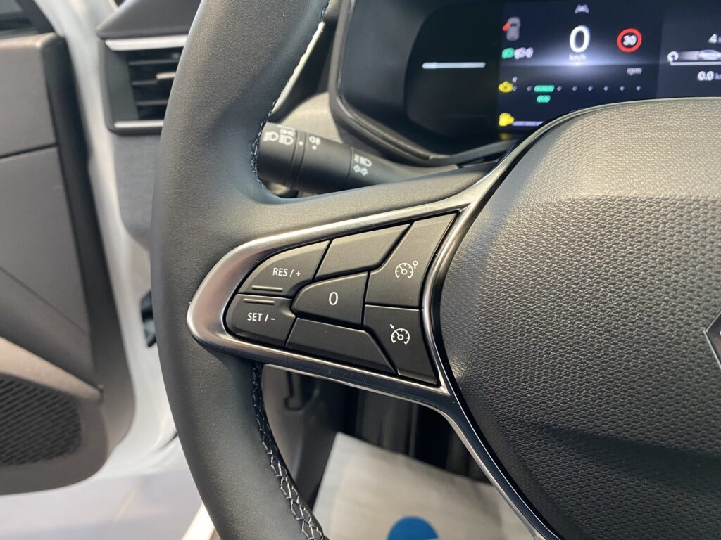 Renault Clio Exposé-Bild 23