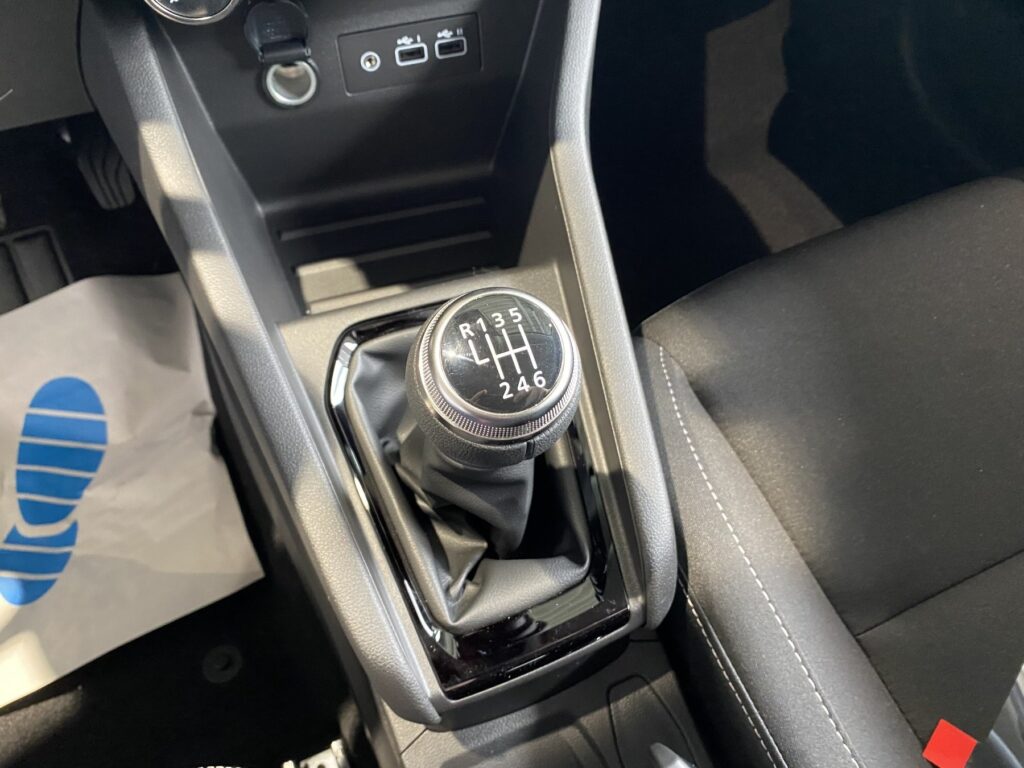 Renault Clio Exposé-Bild 30