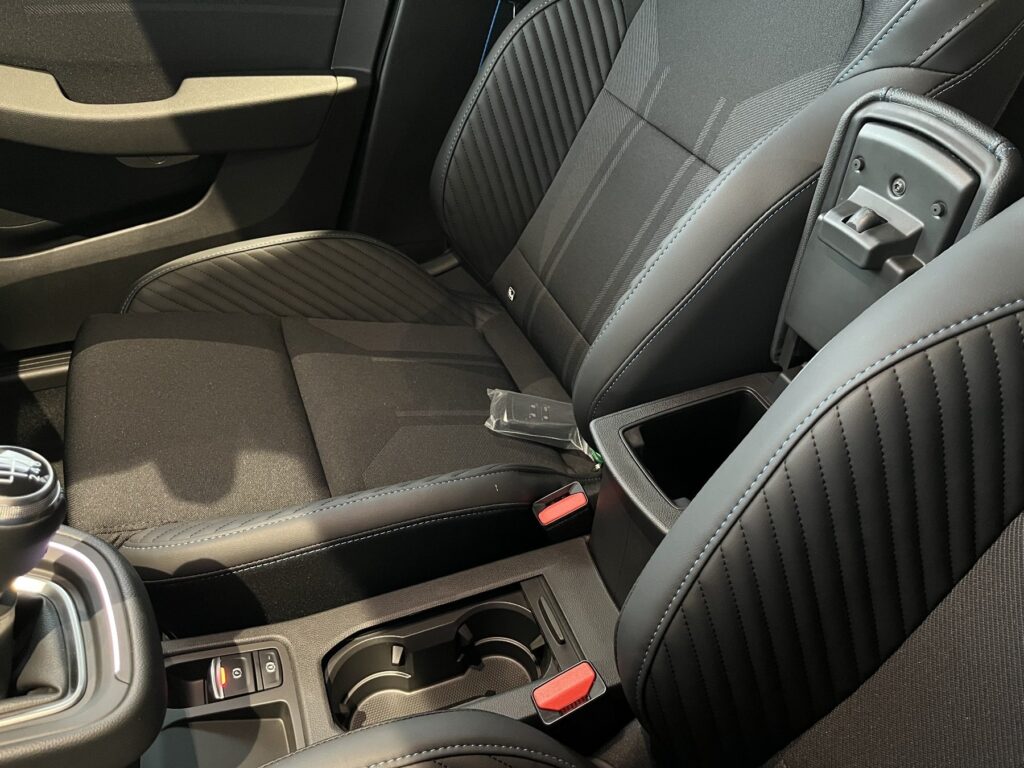 Renault Clio Exposé-Bild 30