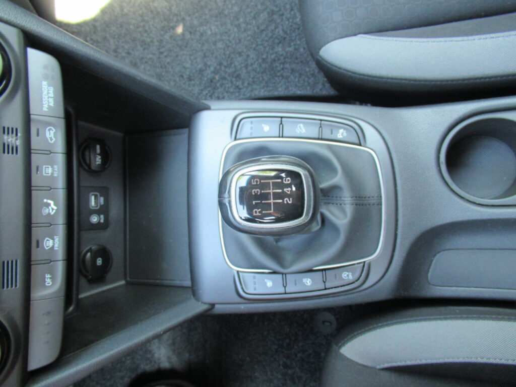 HYUNDAI Kona Exposé-Bild 10