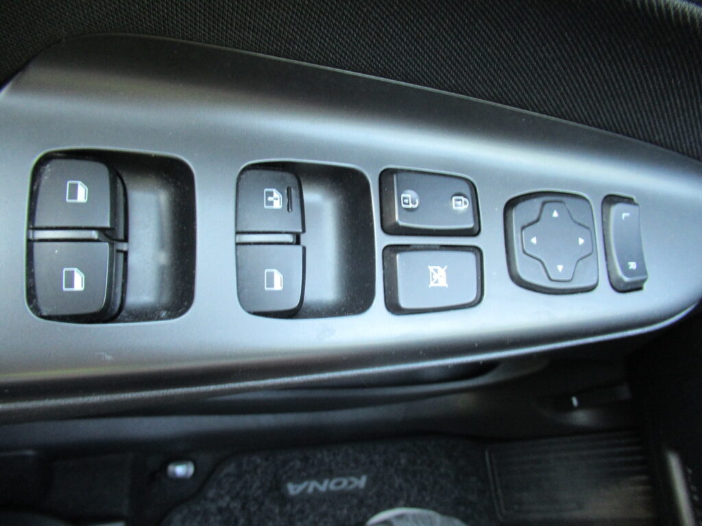 HYUNDAI Kona Exposé-Bild 22