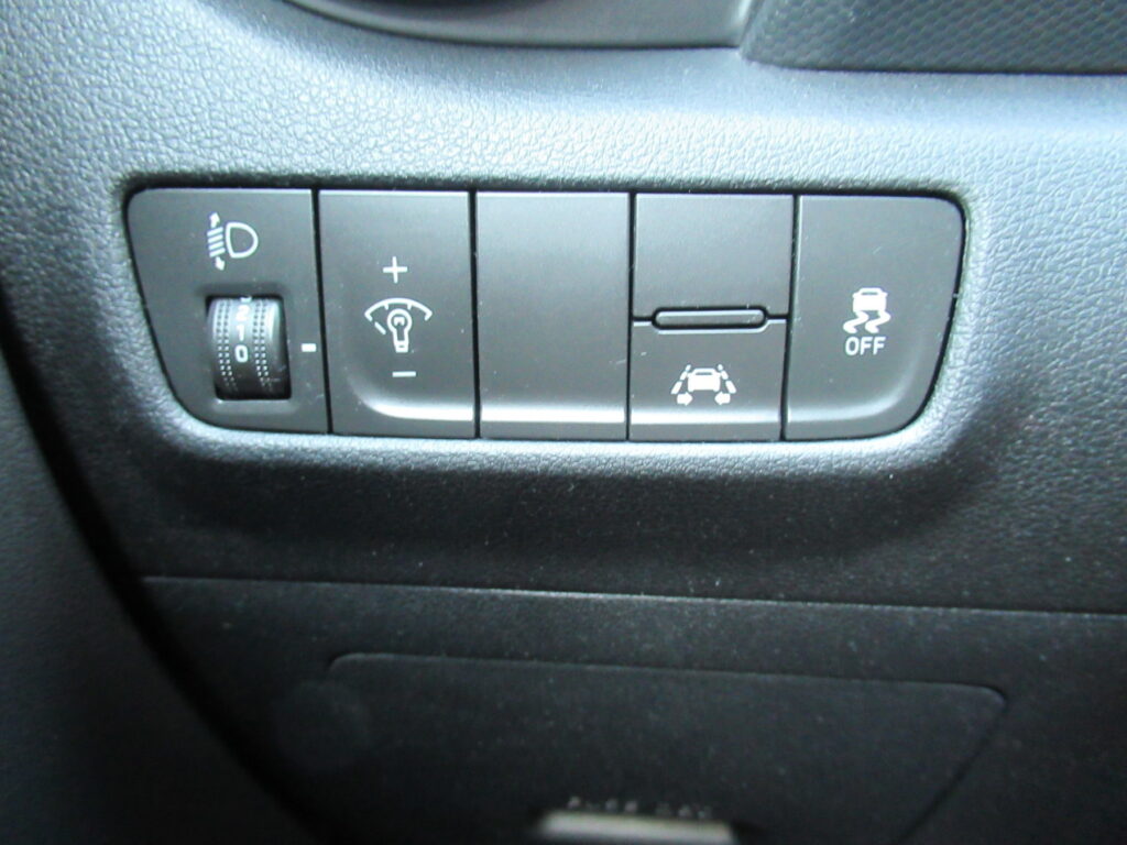 HYUNDAI Kona Exposé-Bild 24