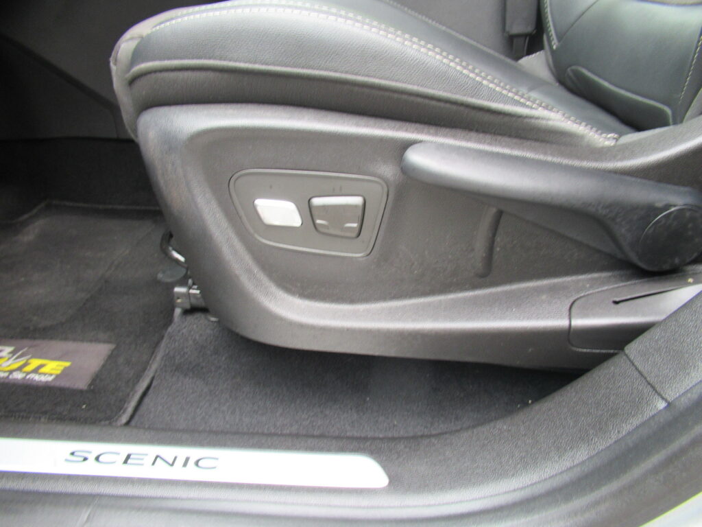 Renault Scenic Exposé-Bild 15