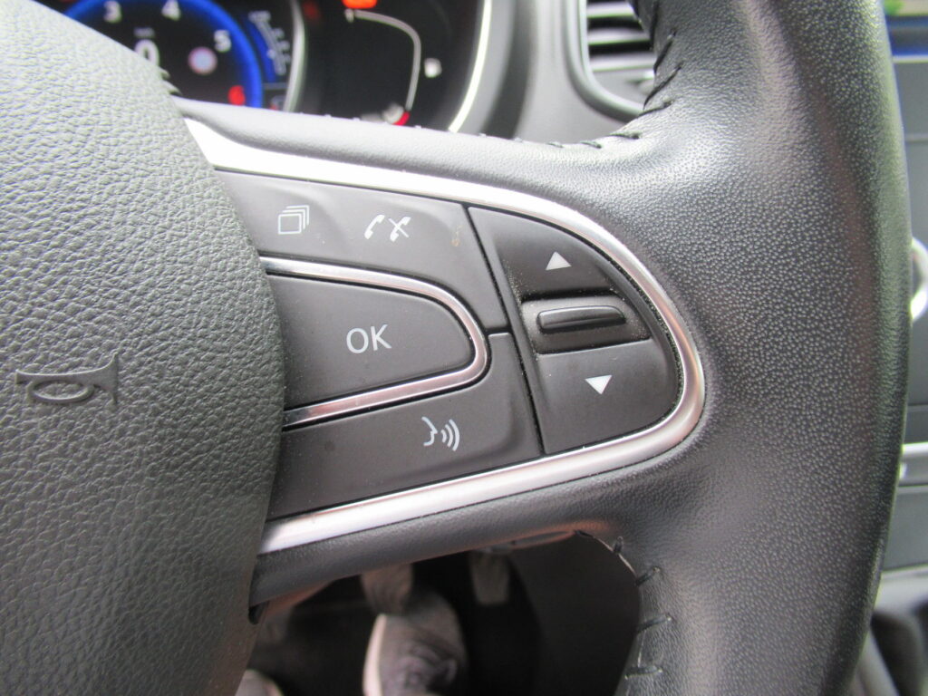 Renault Scenic Exposé-Bild 17