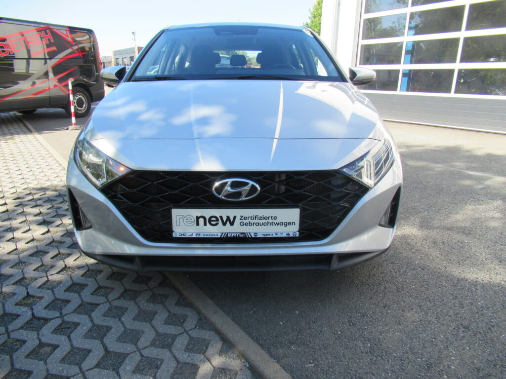 HYUNDAI i20 Exposé-Bild 2