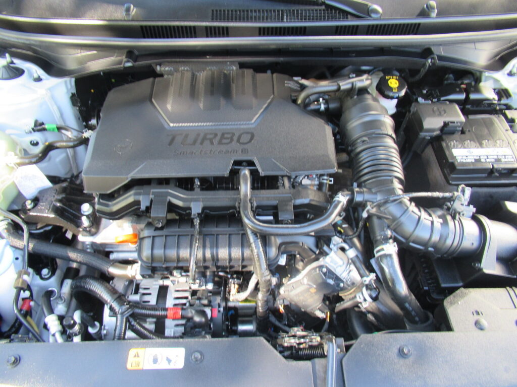 HYUNDAI i20 Exposé-Bild 3