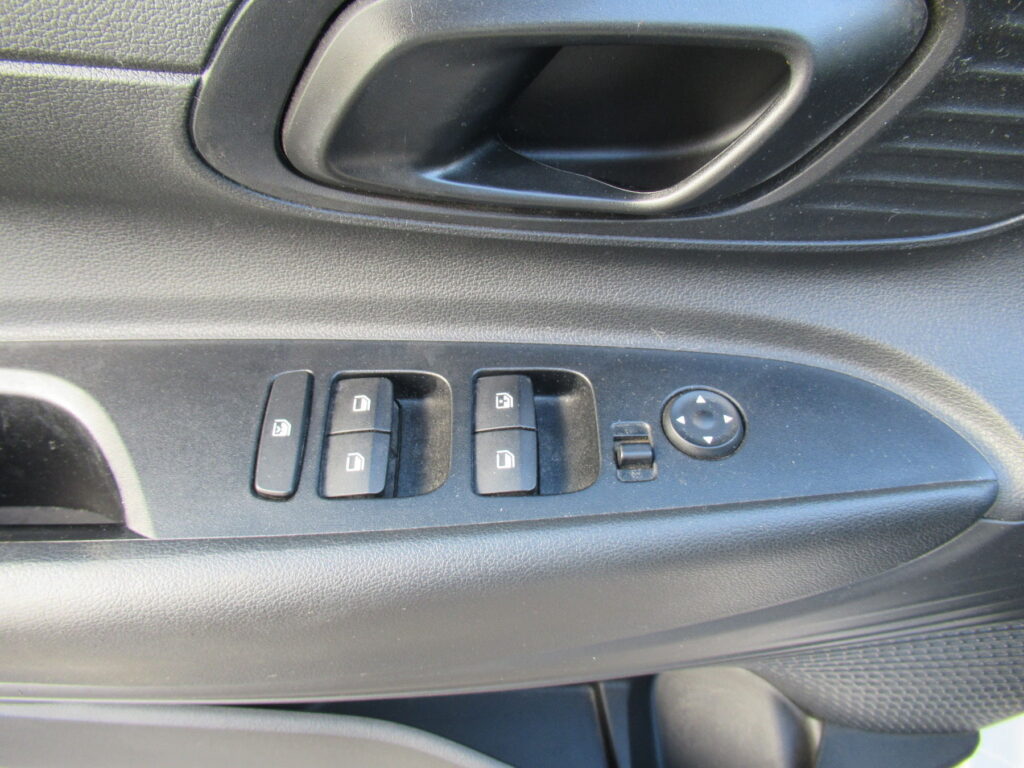 HYUNDAI i20 Exposé-Bild 9