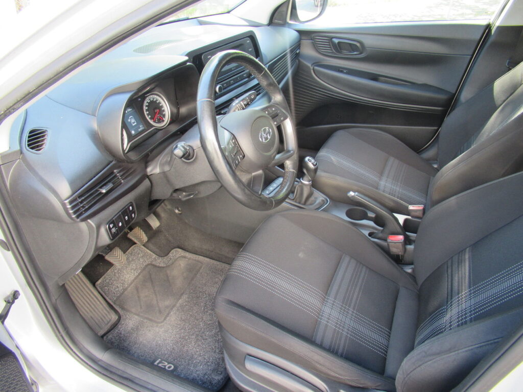 HYUNDAI i20 Exposé-Bild 11