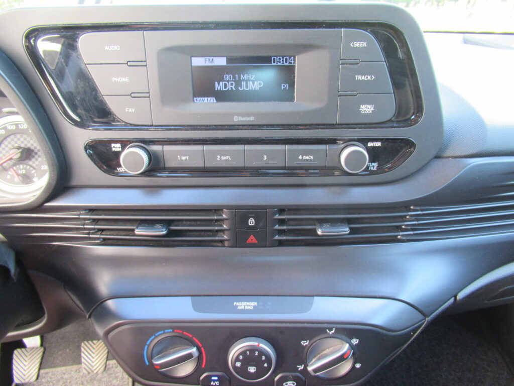 HYUNDAI i20 Exposé-Bild 12