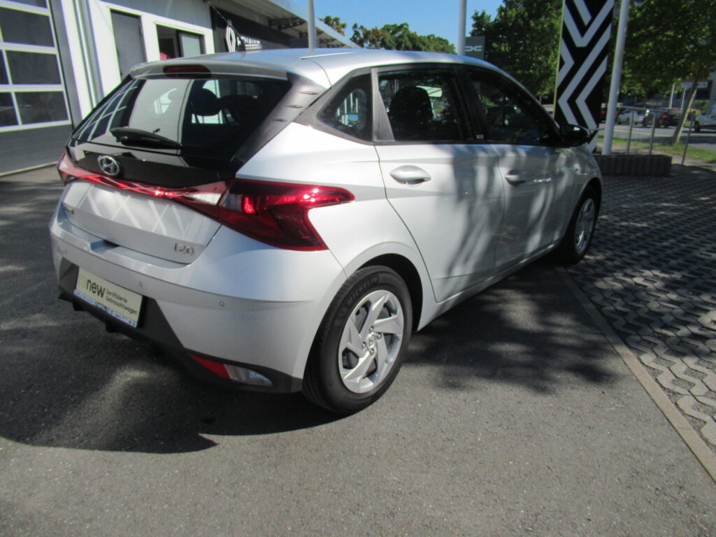 HYUNDAI i20 Exposé-Bild 17