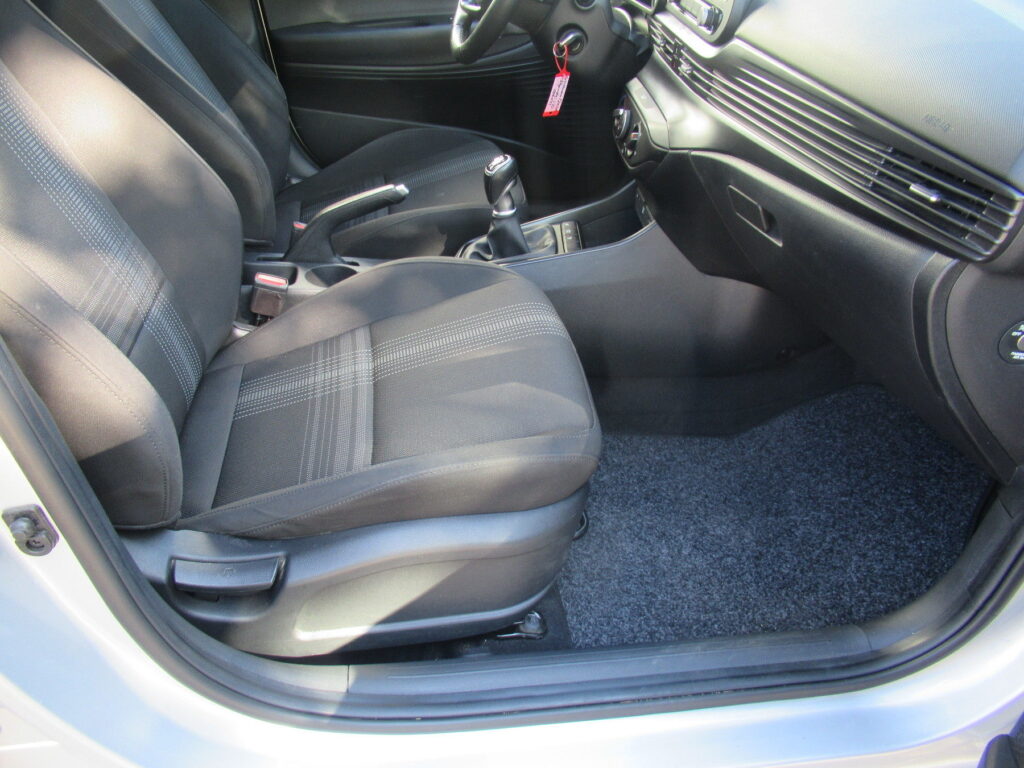 HYUNDAI i20 Exposé-Bild 18