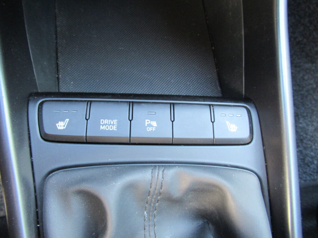 HYUNDAI i20 Exposé-Bild 23