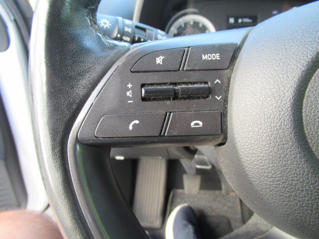 HYUNDAI i20 Exposé-Bild 24