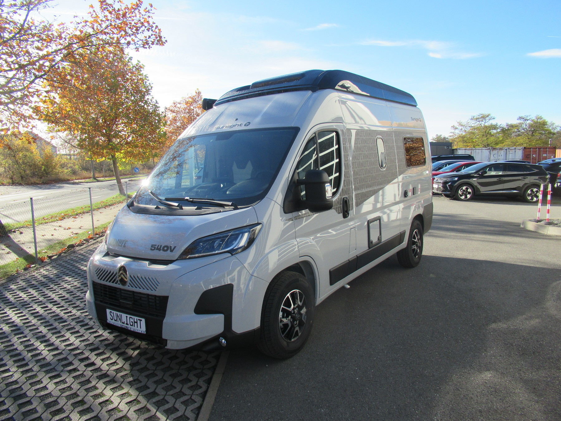 Sunlight Van (ww_40763)