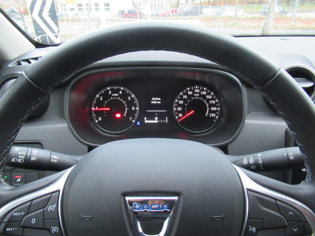 Dacia Duster Exposé-Bild 24