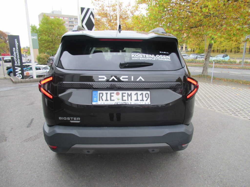 Dacia Bigster Exposé-Bild 15
