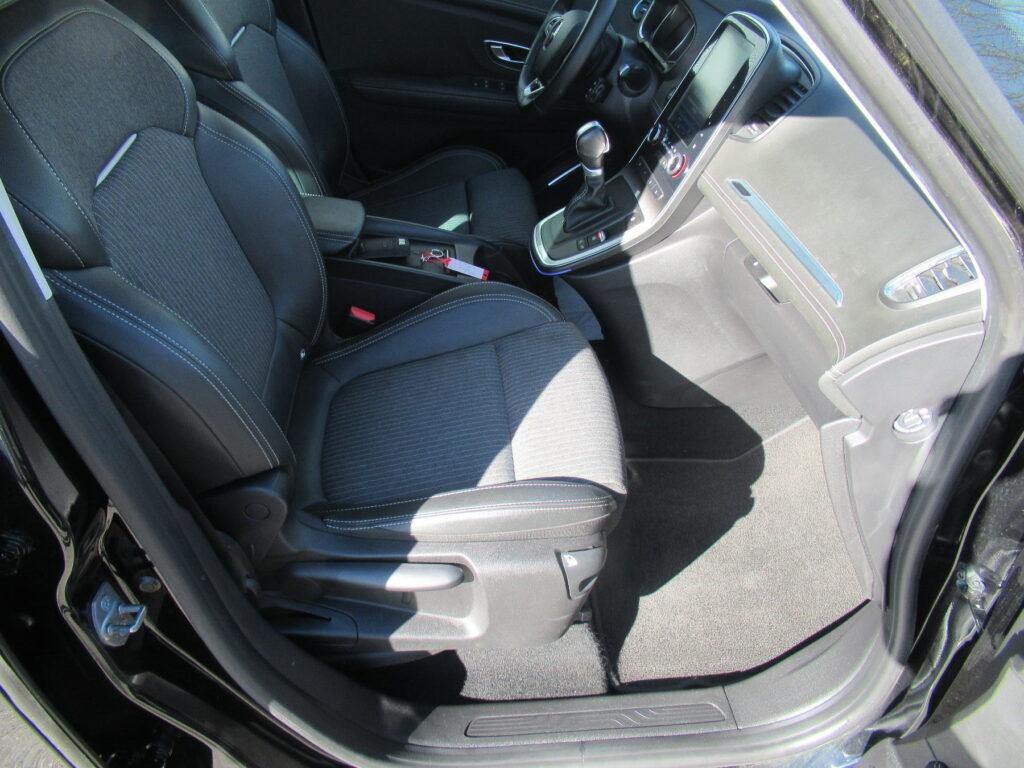 Renault Grand Scenic Exposé-Bild 16