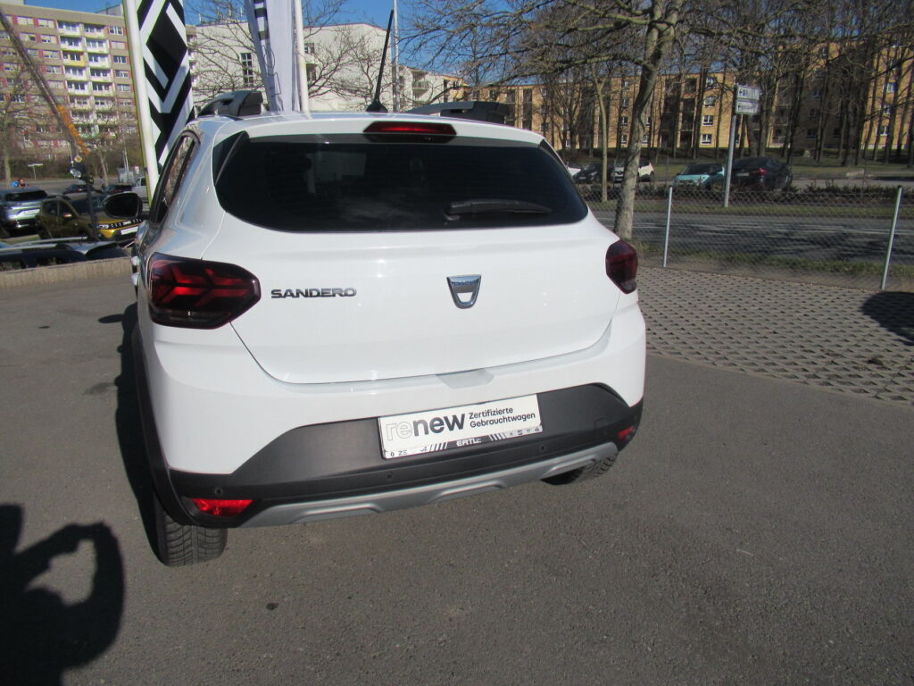 Dacia Sandero Exposé-Bild 16