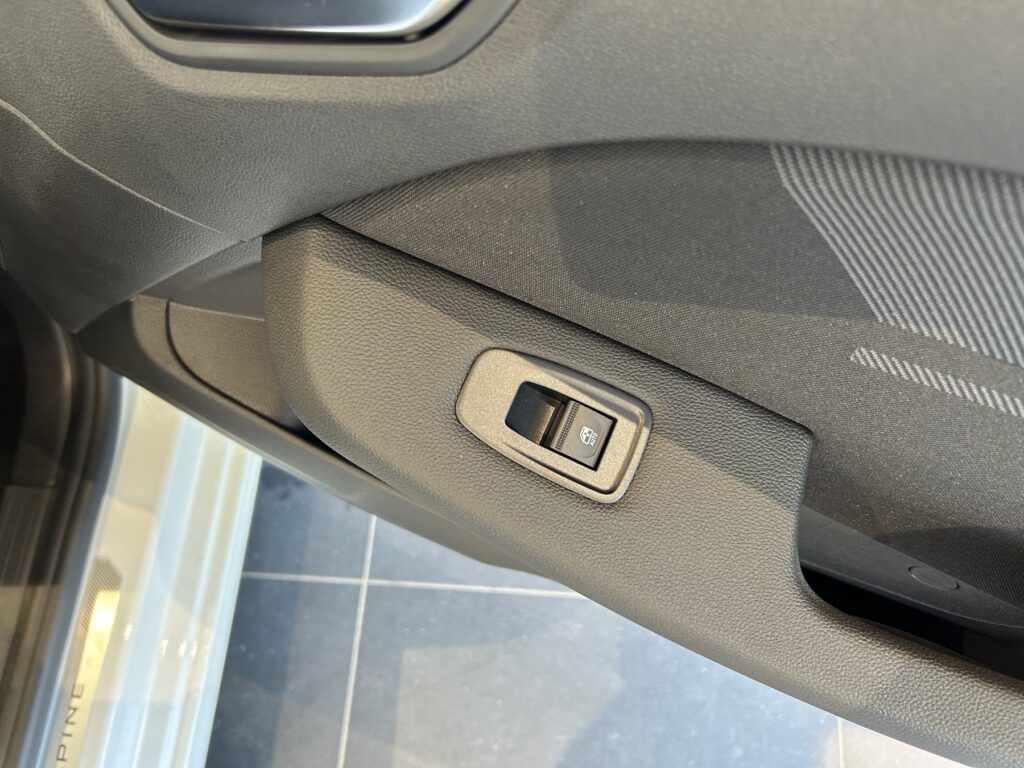 Renault Clio Exposé-Bild 9